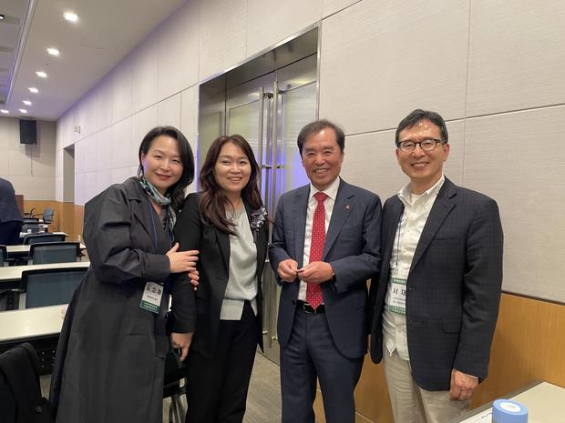 세미나 참석자들과
