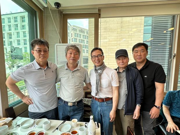 동료들과